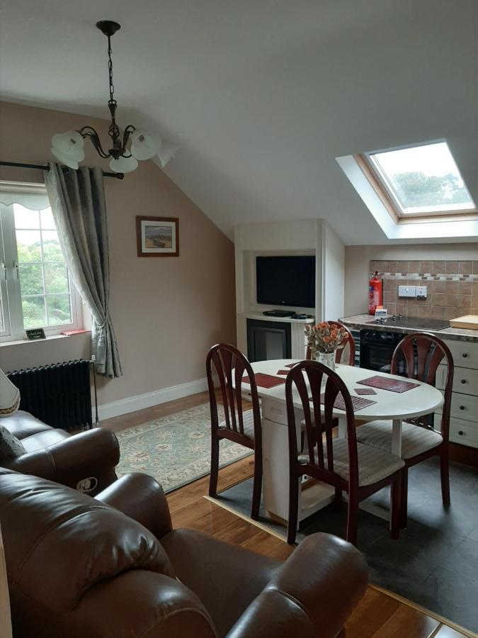 Riverside Lodge Карлингфорд Екстериор снимка