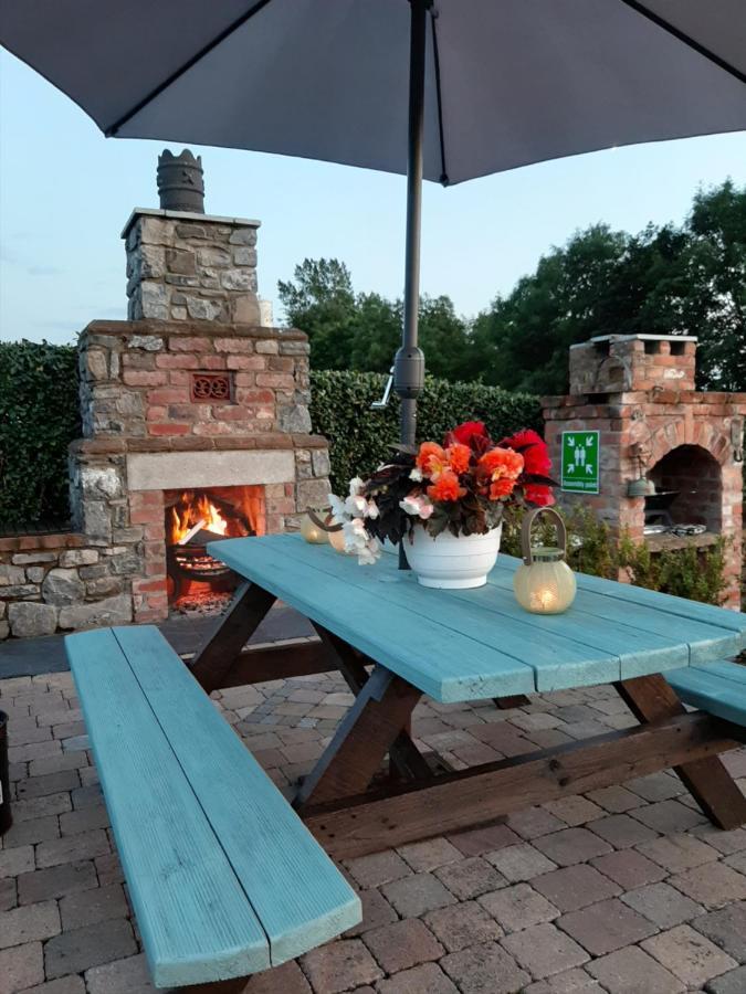 Riverside Lodge Карлингфорд Екстериор снимка