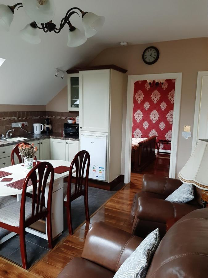 Riverside Lodge Карлингфорд Екстериор снимка
