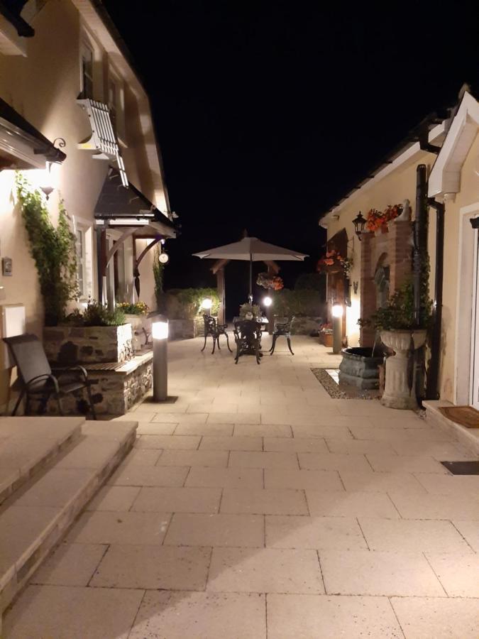 Riverside Lodge Карлингфорд Екстериор снимка